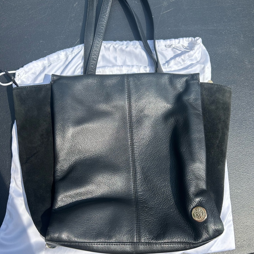 preowned vince camuto shoulder bag!! great for date nights